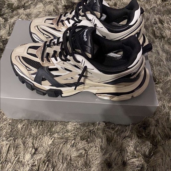 Designer sneaker - Picture 3 of 3